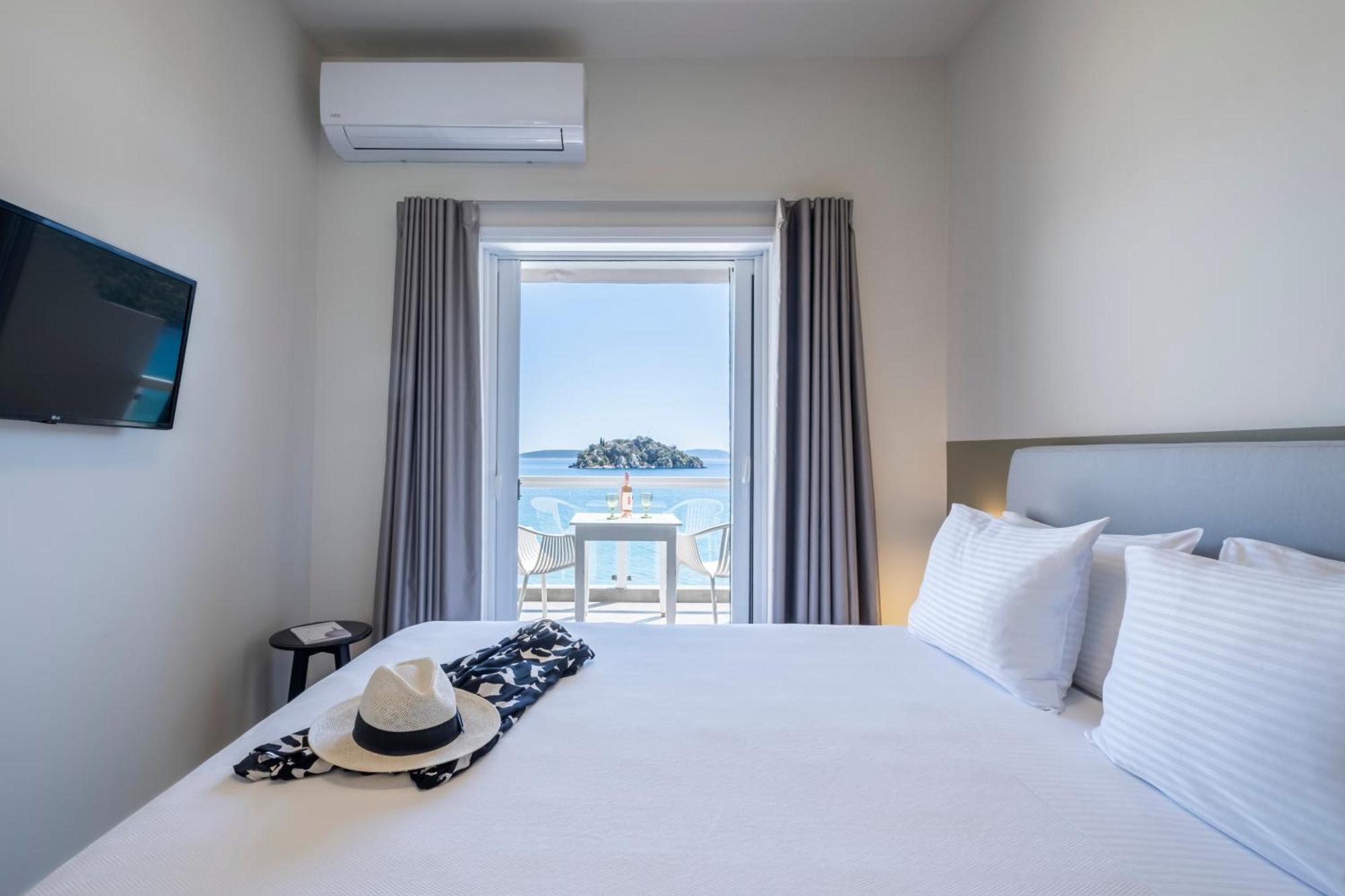 Nelly'S Apartments 托隆 外观 照片