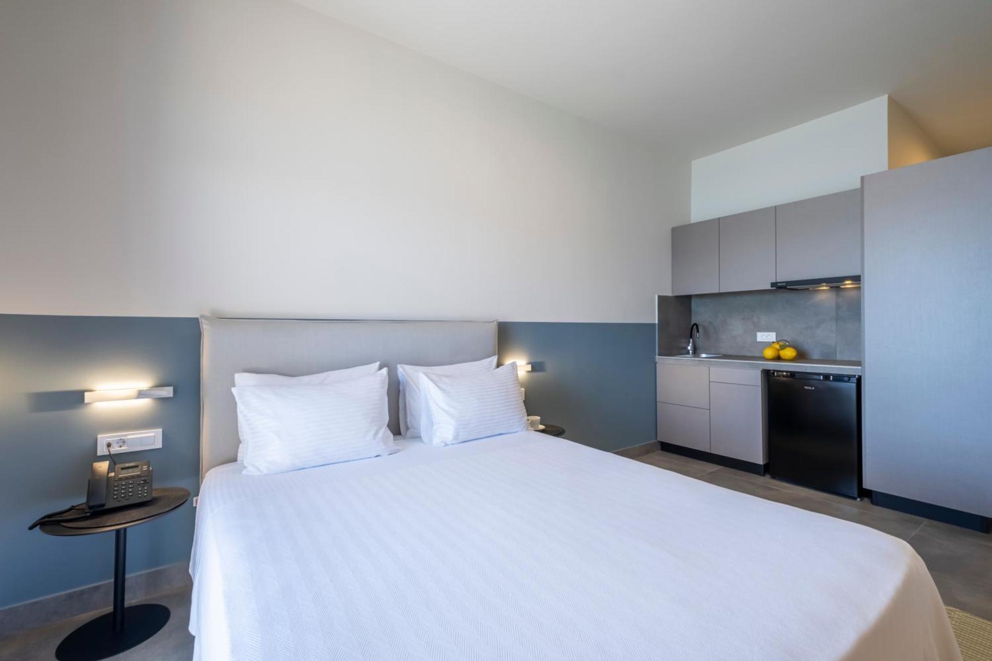 Nelly'S Apartments 托隆 外观 照片